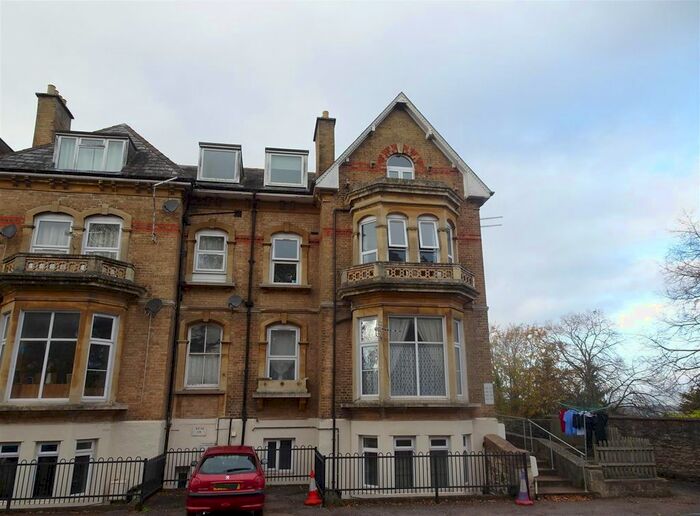 2 Bedroom Flat To Rent In Trull Road, Taunton, TA1