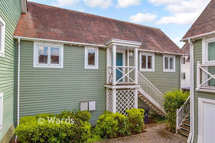 2 Bedroom Coach House For Sale In Lambe Close, Snodland, Kent, ME6