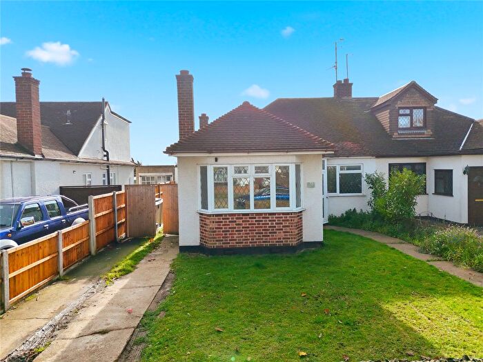 2 Bedroom Bungalow For Sale In Poynings Avenue, Southend-On-Sea, Essex, SS2