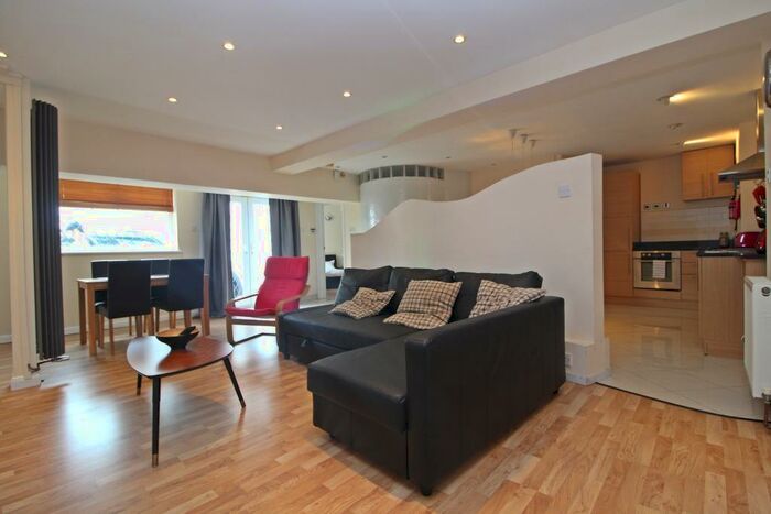 1 Bedroom Flat To Rent In Plantagenet Street, Cardiff, CF11