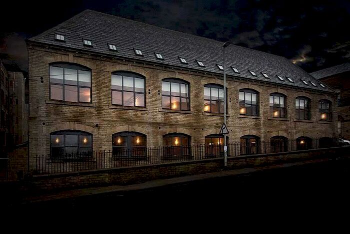 2 Bedroom Flat To Rent In Upper Blakeridge Lane, Batley, West Yorkshire, WF17