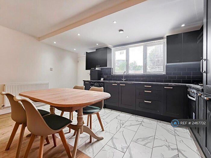 5 Bedroom Terraced House To Rent In Meadow Close, Barnet, EN5