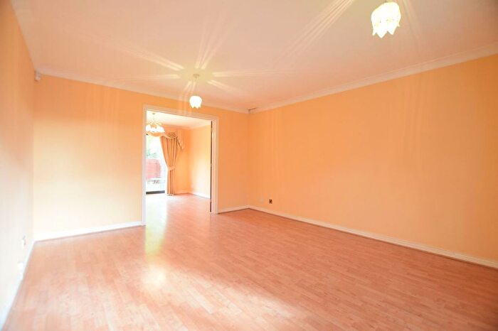 4 Bedroom Detached House For Sale In Carrick Drive, Ilford, IG6
