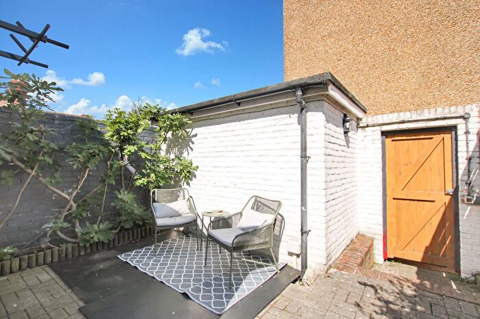 1 Bedroom Flat To Rent In Ham Road, Worthing, BN11