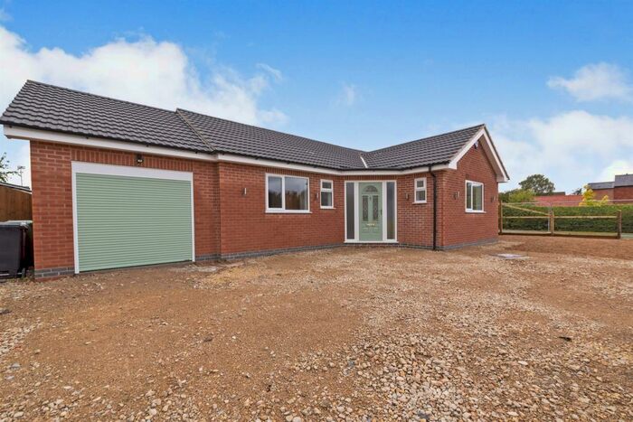4 Bedroom Detached Bungalow For Sale In Church Street, Long Bennington, Newark, NG23