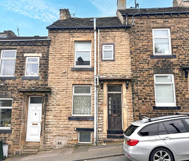 3 Bedroom Terraced House For Sale In Rawling Street, Keighley, BD21
