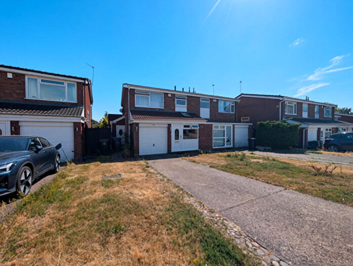 4 Bedroom Semi Detached House To Rent In Minley Avenue, Birmingham, B17