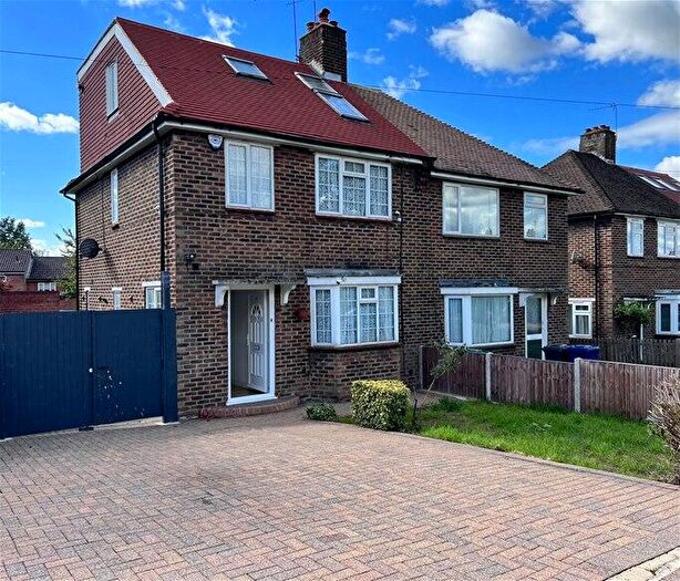 4 Bedroom Semi-Detached House To Rent In Fordham Road, New Barnet, New Barnet, EN4