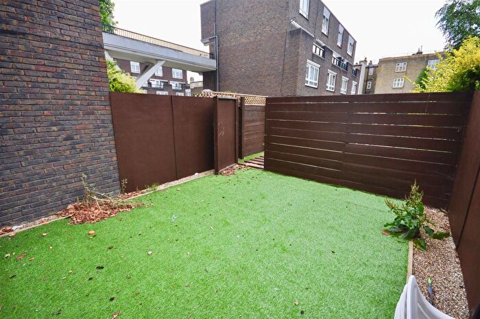 4 Bedroom Flat To Rent In Oakley Square, Kings Cross, Camden, London, NW1