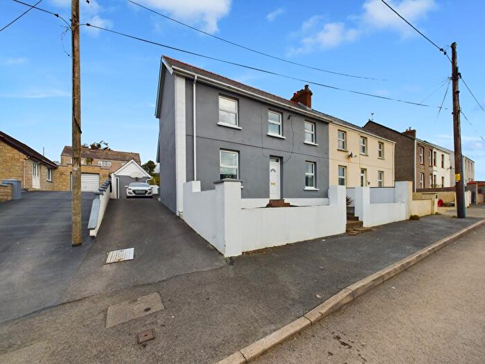 3 Bedroom Semi-Detached House For Sale In Hazelbank, Llanstadwell, SA73