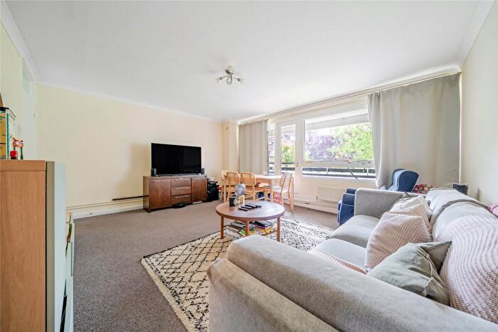 2 Bedroom Flat For Sale In Fair Acres, Bromley, BR2