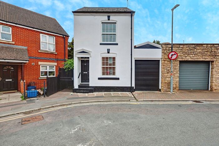 2 Bedroom Link Detached House For Sale In Military Road, Northampton, Northamptonshire, NN1