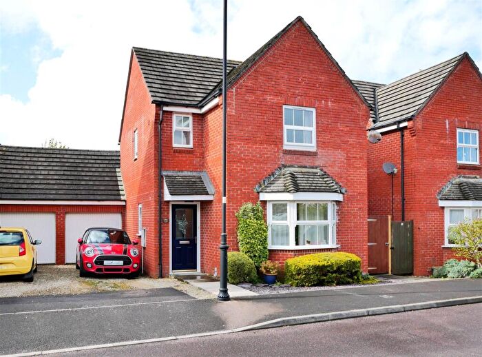 3 Bedroom Detached House For Sale In Amberley Close, Calne, SN11