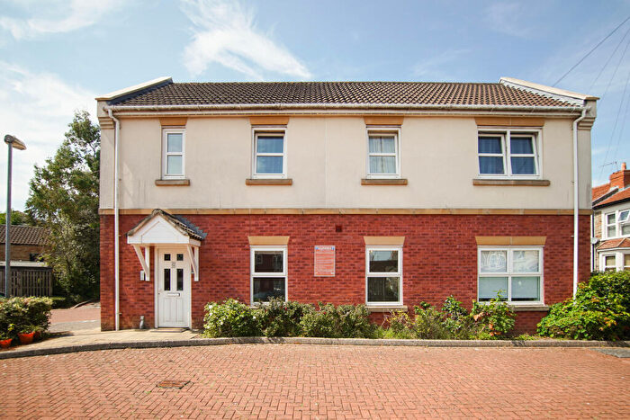 2 Bedroom Flat To Rent In Saddlers Court, Kennington Avenue, BS15