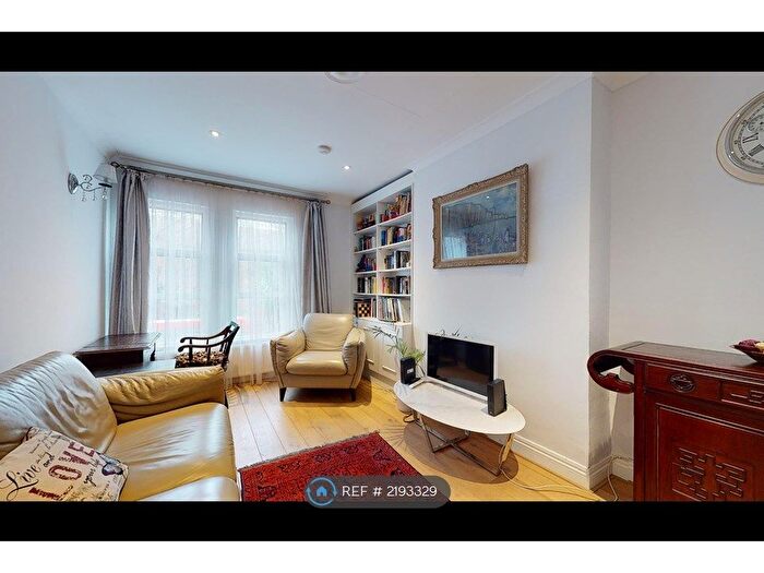 2 Bedroom Flat To Rent In The Vale, London, W3