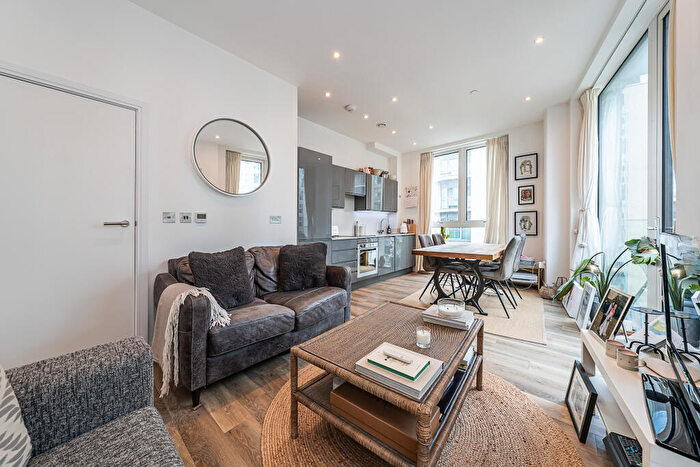 2 Bedroom Flat For Sale In Bridges Court Road, London, SW11