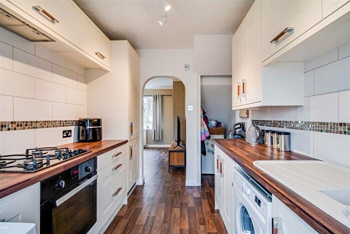 3 Bedroom Terraced House For Sale In Netherfield Avenue, Netherton, Wakefield, WF4