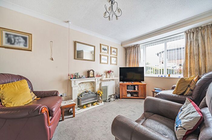 2 Bedroom Flat For Sale In Albion Street, Dunstable, Bedfordshire, LU6