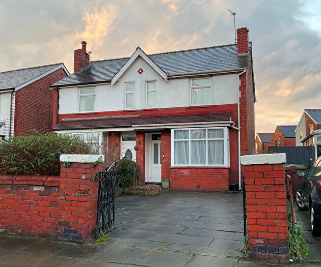 3 Bedroom Semi-Detached House For Sale In Wennington Road, Southport, PR9