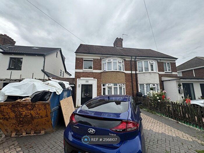 4 Bedroom Semi-Detached House To Rent In Mile Road, Bedford, MK42