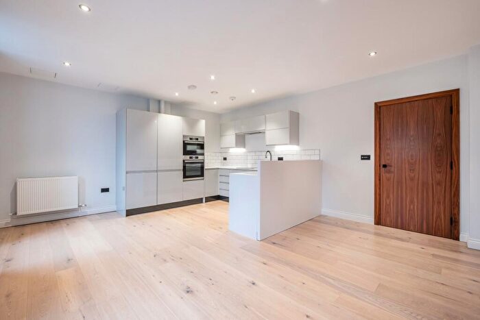 2 Bedroom Apartment To Rent In Balham High Road, SW12