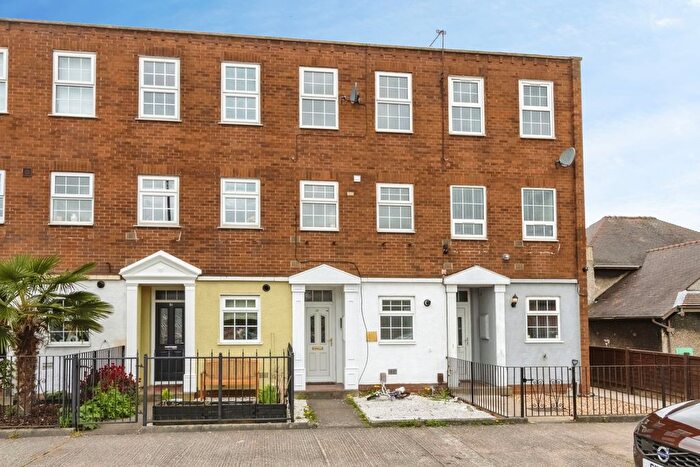 2 Bedroom Terraced House For Sale In Wentworth Street, Wakefield, West Yorkshire, WF1