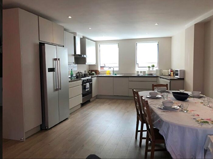 3 Bedroom Apartment To Rent In The Courtyard, New North Road, Exeter, EX4