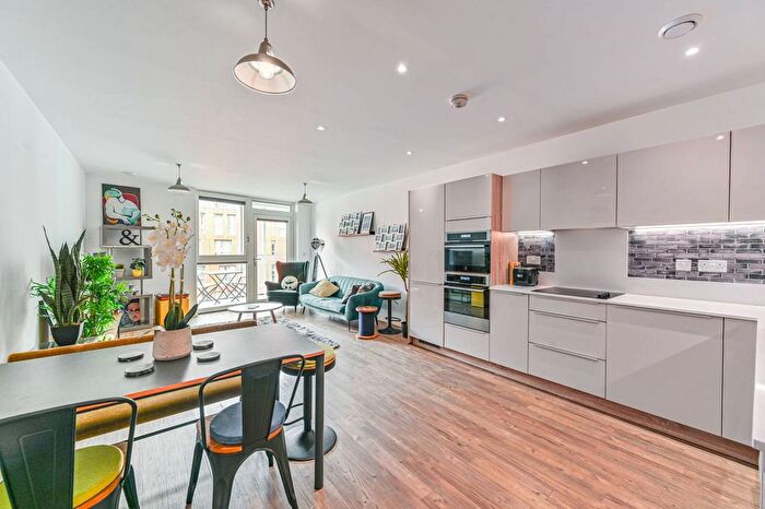 2 Bedroom Flat For Sale In Cable Walk, Greenwich, London, SE10