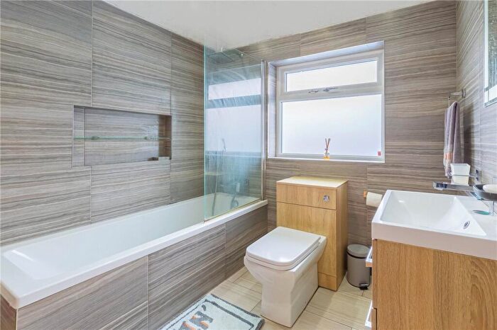 3 Bedroom End Of Terrace House For Sale In Peters Avenue, London Colney, St. Albans, AL2