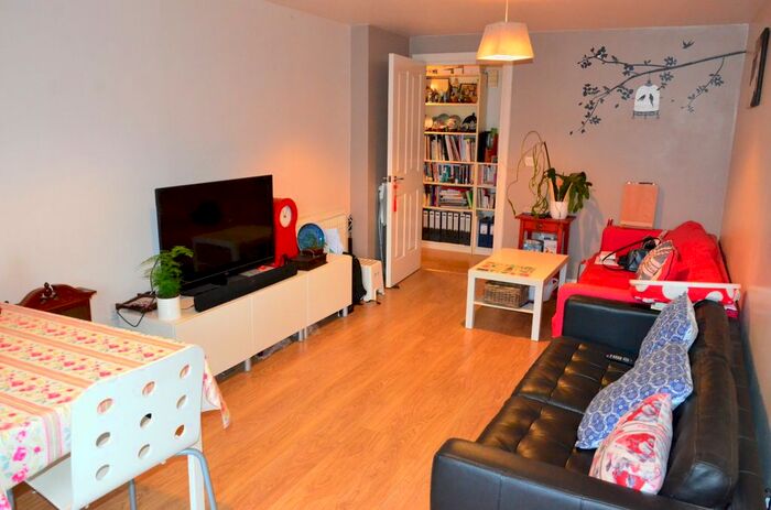 2 Bedroom Flat To Rent In Bentinck Road, West Drayton, UB7