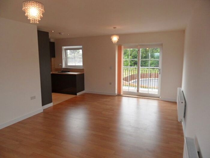 2 Bedroom Flat To Rent In Campions Square, Dunton Green, TN14