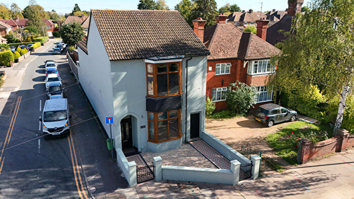 4 Bedroom Detached House For Sale In Wendover Road, Aylesbury, Buckinghamshire, HP21