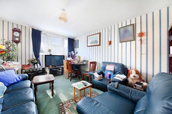 3 Bedroom Flat For Sale In Este Road, Battersea Park, SW11