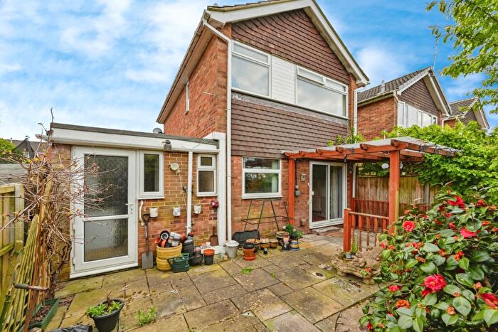 3 Bedroom Link Detached House For Sale In The Eyrie, Burton-on-Trent, Staffordshire, DE15