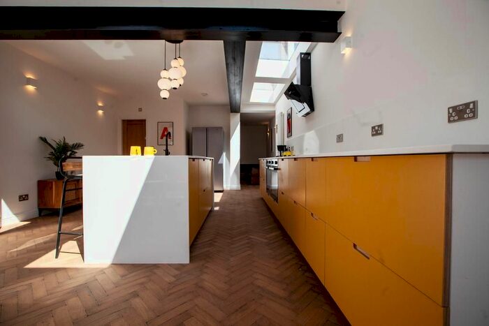 7 Bedroom Terraced House To Rent In Mabfield Road, Manchester, M14