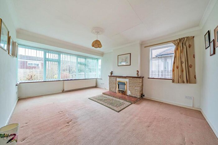 3 Bedroom Bungalow For Sale In Empress Drive, Chislehurst, BR7