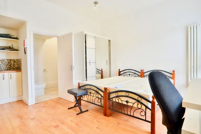 Studio To Rent In Fronthill Road, London, N4