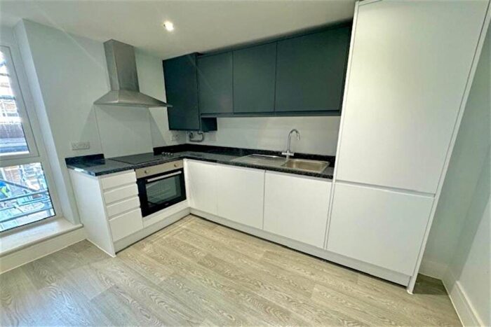 1 Bedroom Apartment To Rent In Clarendon Apartments, Canal Walk, SO14