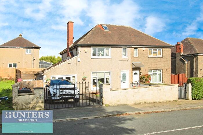3 Bedroom Semi-detached House For Sale In Downside Crescent Allerton, Bradford, West Yorkshire, BD15