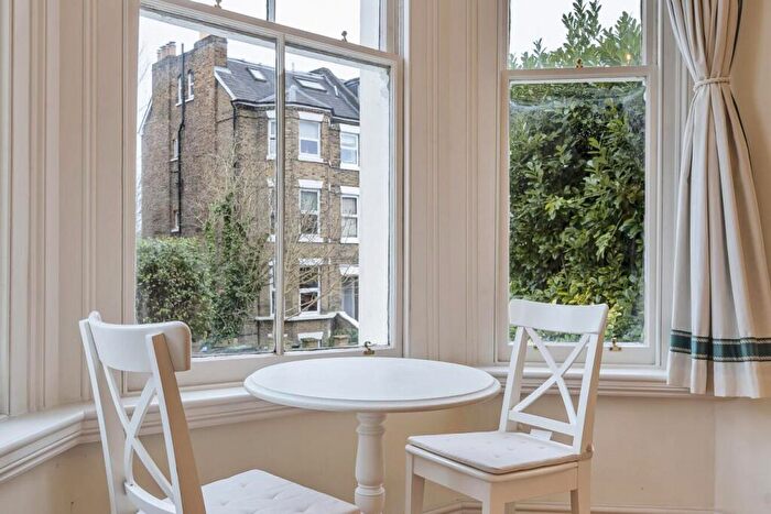2 Bedroom Flat For Sale In Cintra Park, Crystal Palace, SE19