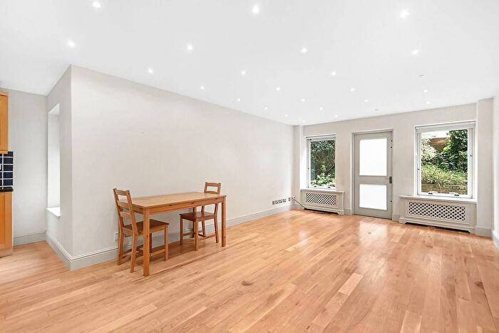 2 Bedroom Flat To Rent In Upper Richmond Road, West Putney, London, SW15