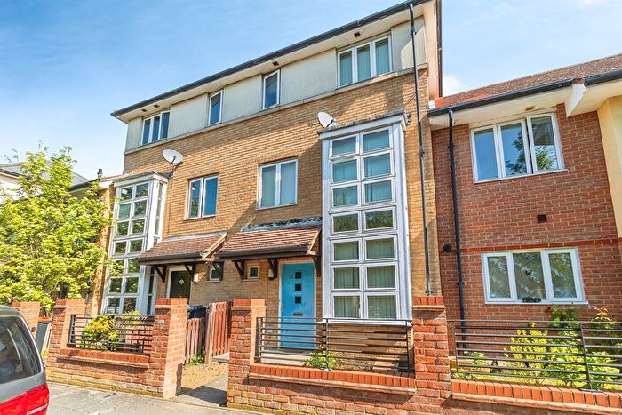4 Bedroom Terraced House For Sale In Seaton Grove, Broughton, Milton Keynes, MK10