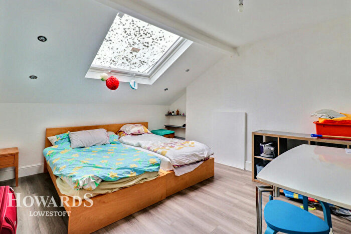 1 Bedroom Flat For Sale In Kirkley Cliff, Lowestoft, NR33