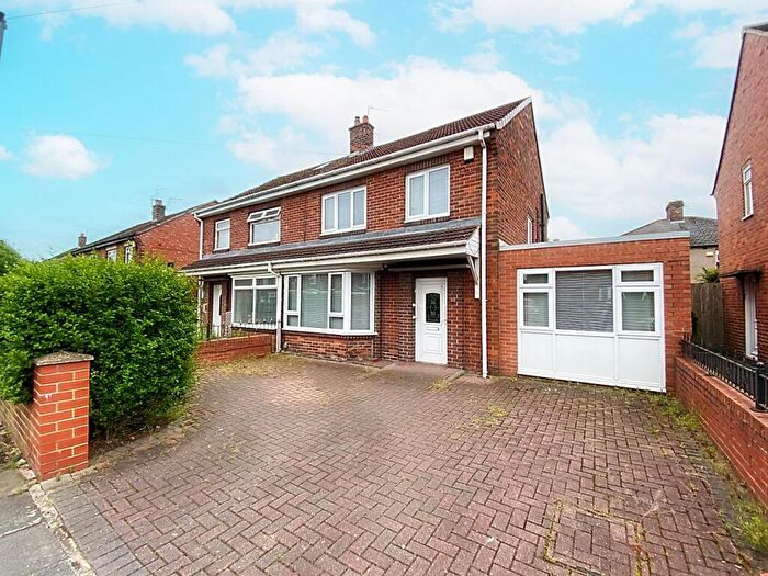 4 Bedroom Semi-Detached House For Sale In Lindisfarne Place, Wallsend, NE28