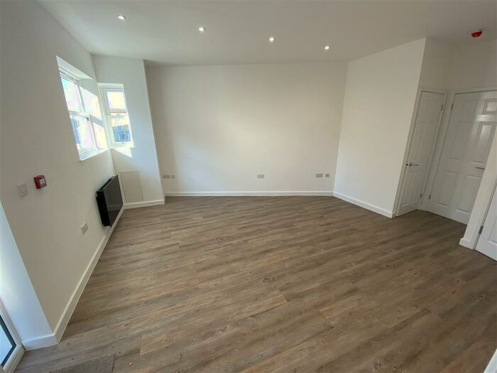 2 Bedroom Apartment To Rent In Alexandra Road, Hemel Hempstead, HP2