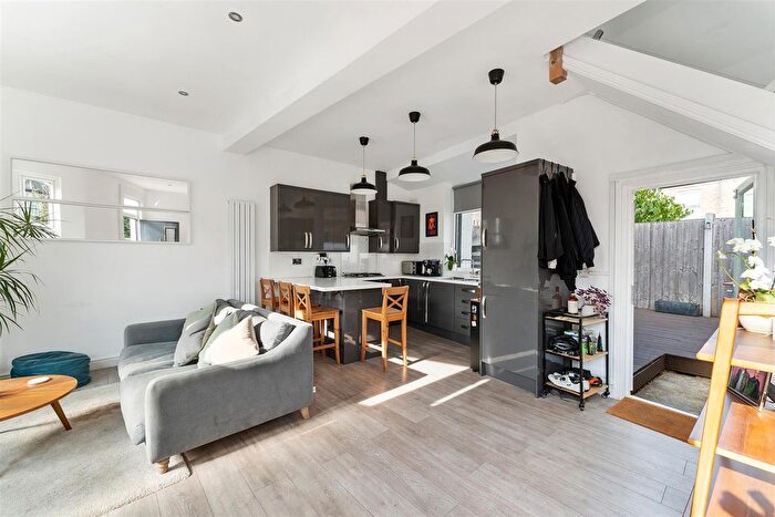 2 Bedroom End Of Terrace House To Rent In Grove Green Road, London, E11