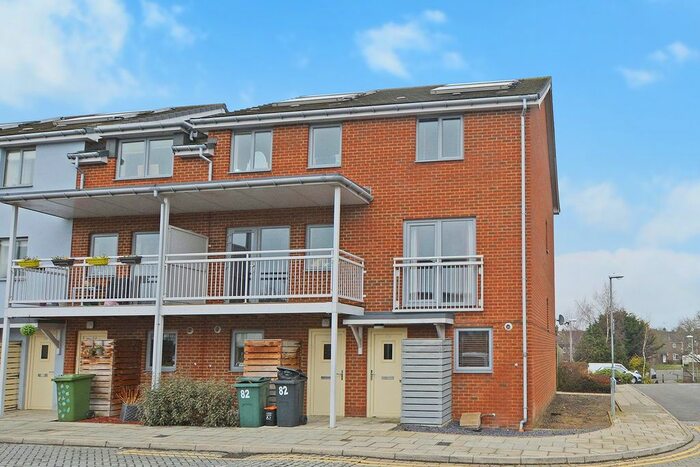 3 Bedroom Semi-Detached House To Rent In Adams Drive, Willesborough, TN24