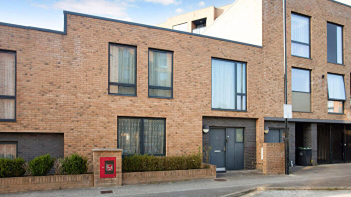 3 Bedroom Terraced House For Sale In Station Approach Road, Coulsdon, CR5