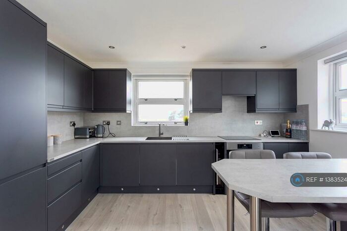 2 Bedroom Penthouse To Rent In Salterns Point, Poole, BH14