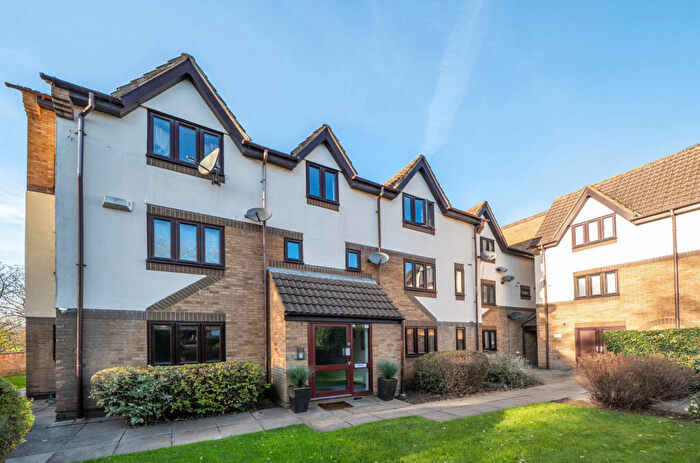 2 Bedroom Apartment For Sale In Colindeep Lane, Colindale, NW9